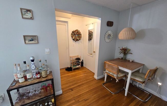 1 Bed - Natural Lighting - In-Unit Laundry - Off-Street Parking