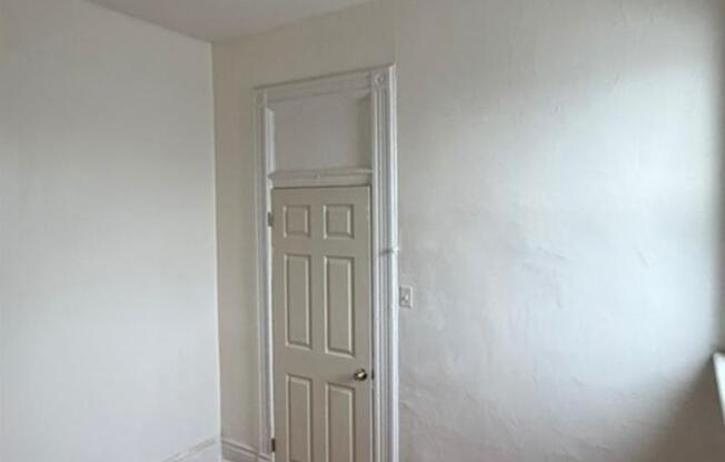 3 beds, 1 bath, 3,240 sqft, $3,500