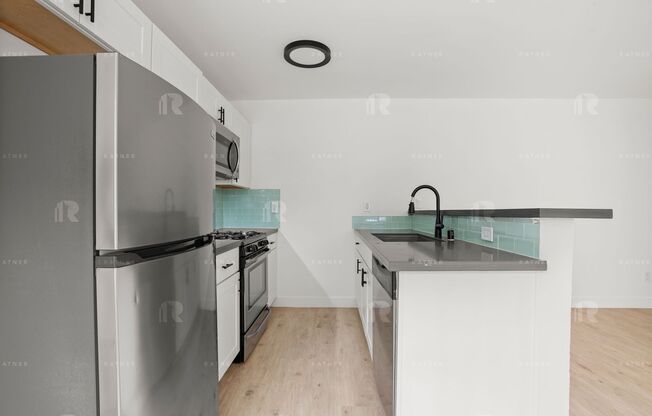 (Anna:B) 11133 Cumpston Street