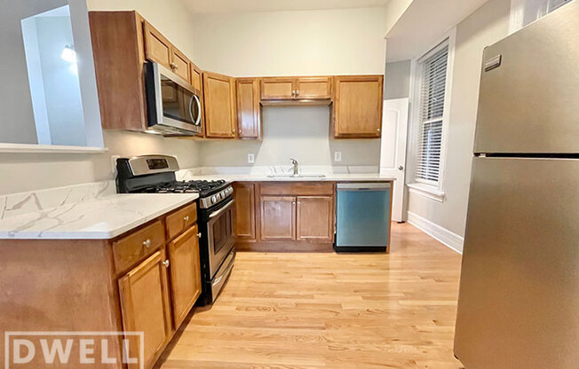 1152 W 17 ST