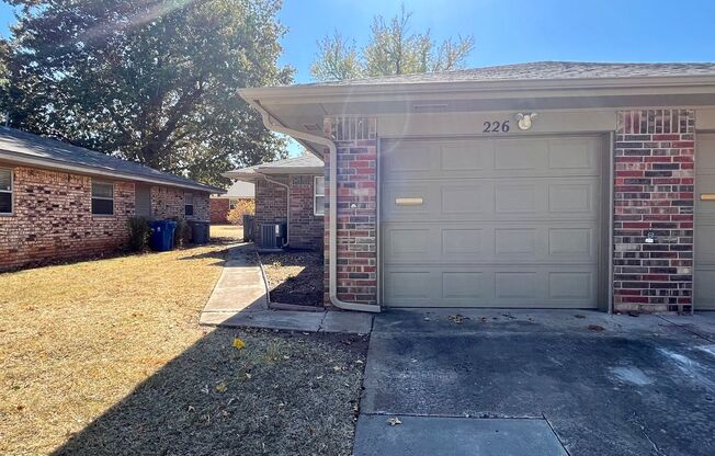 Beautiful 2 Bed 1 Bath Home in Downtown Edmond