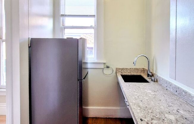 Studio, 1 bath, 200 sqft, $1,395, Unit 7