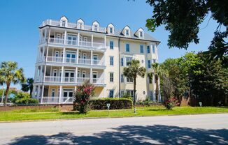 Historic Elegance Meets Modern Luxury – 2 Bed / 2 Bath Apartment in Downtown Columbia