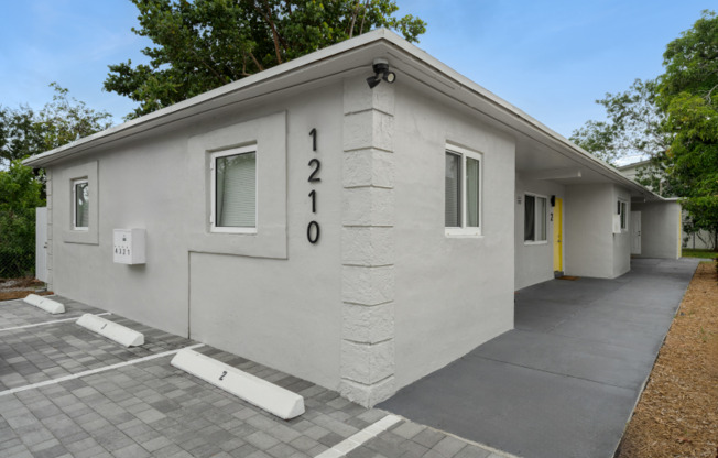 1210 NW 2 ST