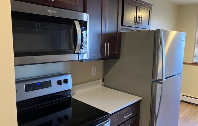 2 beds, 1 bath, $1,400, Unit 8008-105