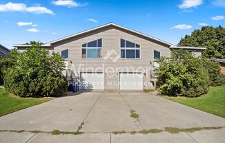 13701 E Riverside