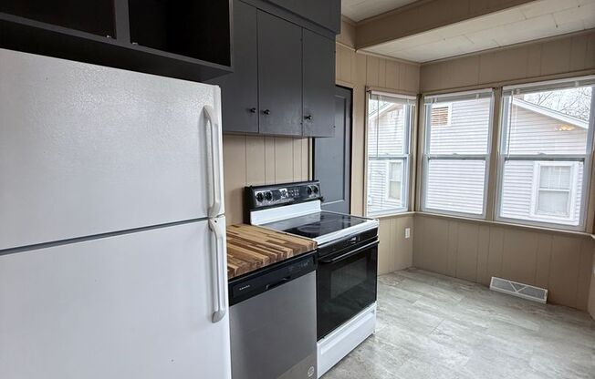 2 beds, 1 bath, $1,200