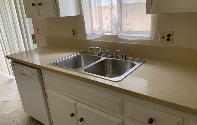 Beautiful 3 Bedroom Condo in Duarte