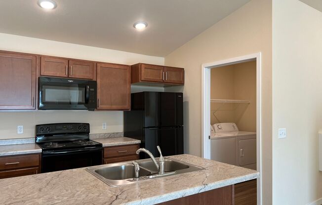 2 beds, 1 bath, 1,032 sqft, $1,345, Unit AT 719-19