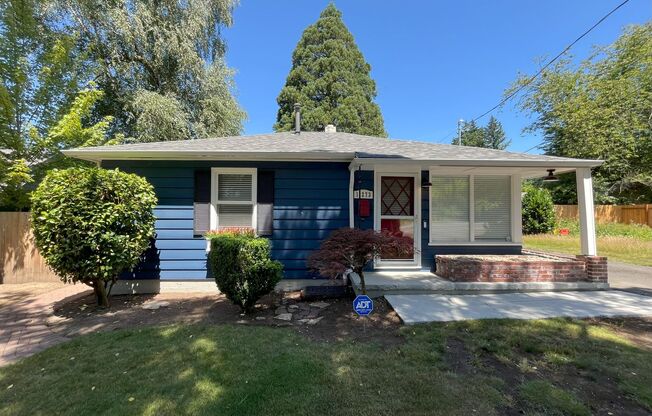 Updated 2 Bedroom Cottage with Hardwood Floors & Garden Views