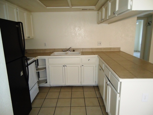 2 beds, 1 bath, 900 sqft, $1,295