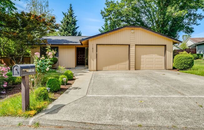 Beautiful 3 Bed, 2 Bath Rental Home in Sunnyside Neighborhood!