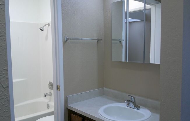 2 beds, 1.5 baths, 900 sqft, $2,400, Unit 48-49G