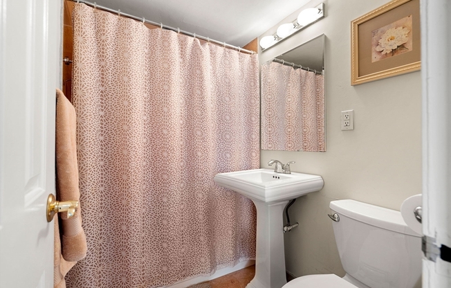 2 beds, 2 baths, 1,285 sqft, $4,900, Unit 17M