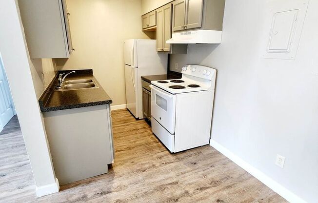 3 beds, 1 bath, 1,200 sqft, $950, Unit I5