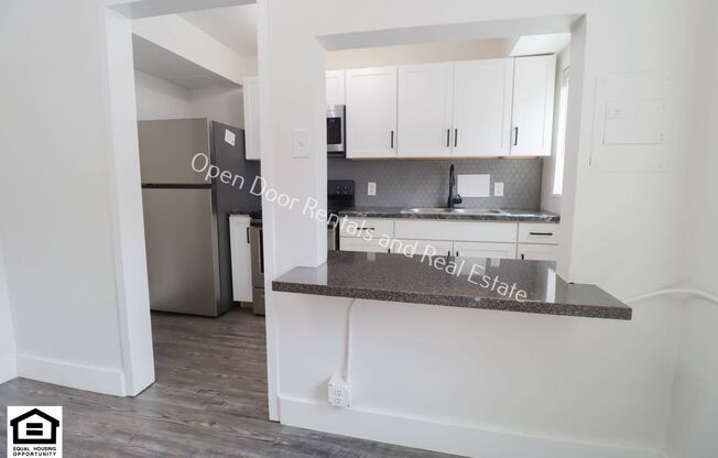 2 beds, 1 bath, 643 sqft, $945, Unit B01