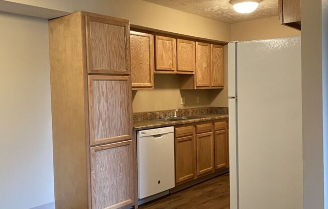 1 bed, 1 bath, 850 sqft, $990, Unit 4-412