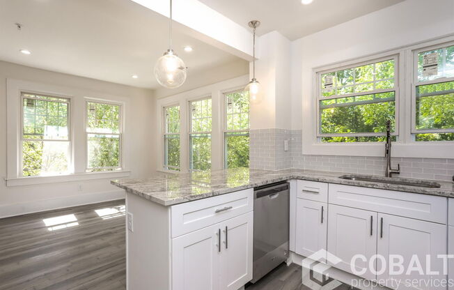 678 MORELAND AVE NE