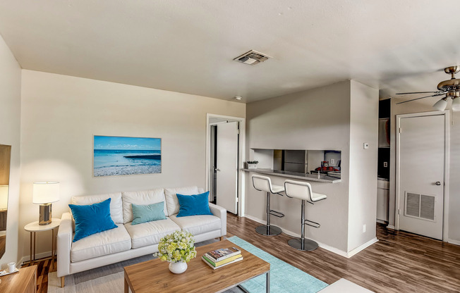 2 beds, 1 bath, 782 sqft, $1,045, Unit 605