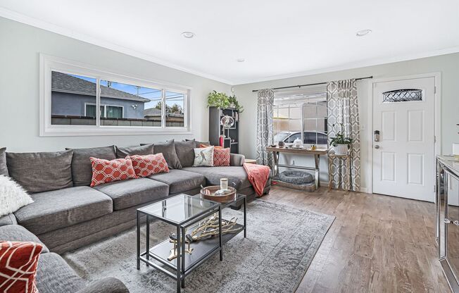 A beautiful  home in North Hollywood is now Available!