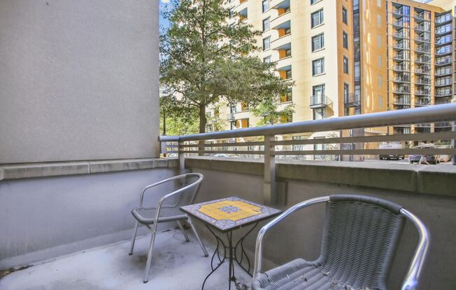 1 bed, 1 bath, $2,500