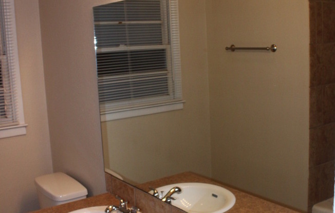 3 beds, 2 baths, $1,100