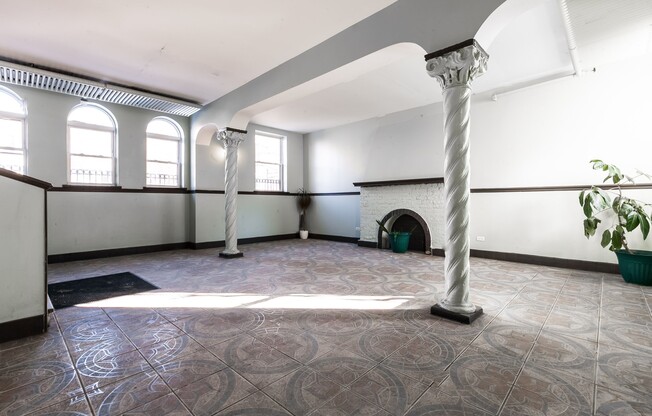 Studio, 1 bath, 450 sqft, $1,003.75, Unit 306