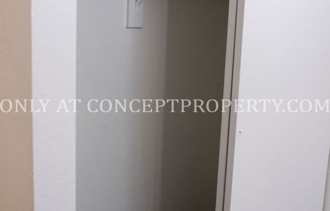 2 beds, 1 bath, 810 sqft, $1,299, Unit 30