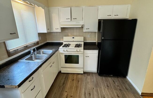 4523-4545 Apple Orchard