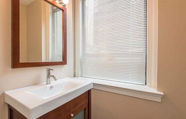 1 bed, 1.5 baths, 970 sqft, $2,379, Unit 701