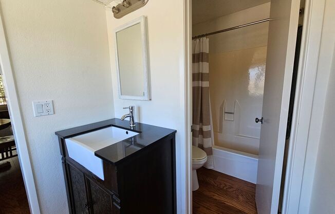 1 bed, 1 bath, $1,395, Unit #70