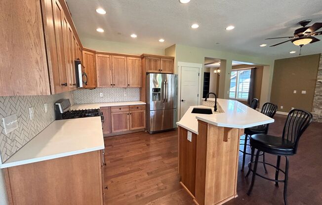 *$500 off first full month!* Beautiful 4 Bedroom 2 1/2 Bath Home With a Fantastic Back Yard Great for Entertaining is Located within 10 Minutes to Intel and Nike Headquarters!