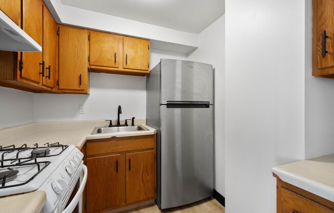 1 bed, 1 bath, 700 sqft, $849, Unit #106