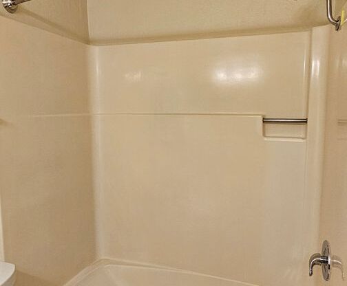 Studio, 1 bath, 350 sqft, $1,095, Unit 08