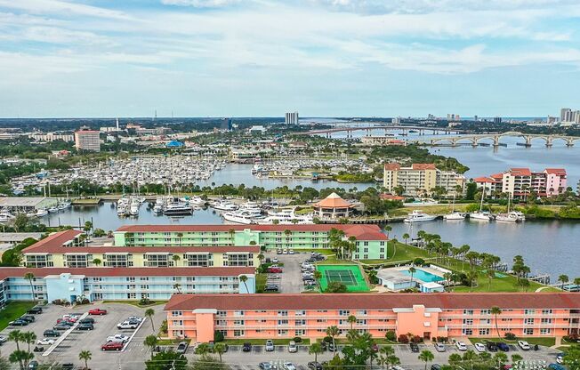 Spacious Riverview 1B/1B Condo