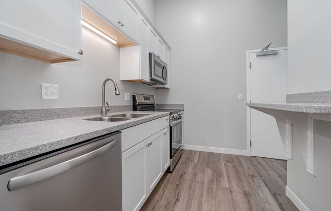 Studio, 1 bath, $1,350, Unit Apt 402