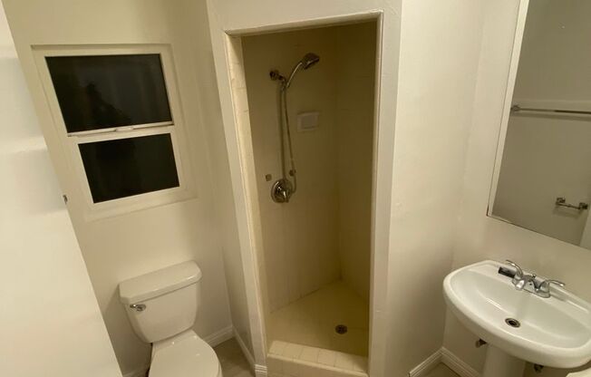 Studio, 1 bath, 400 sqft, $1,800, Unit Unit 2