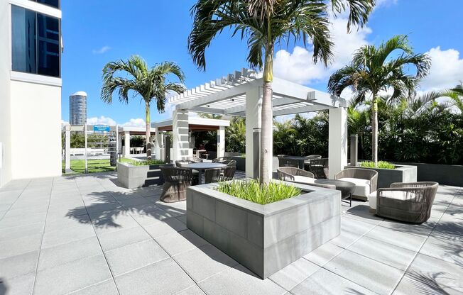1 bed, 1 bath, $3,300