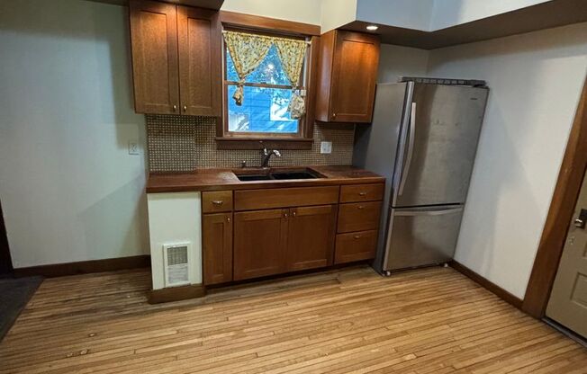 Single Family Home in Bryn Mawr/Harrison - Updated Kitchen + Dishwasher!