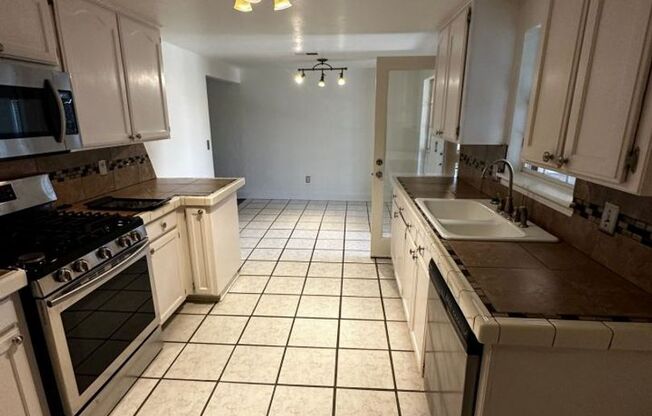 3 beds, 2 baths, $1,575