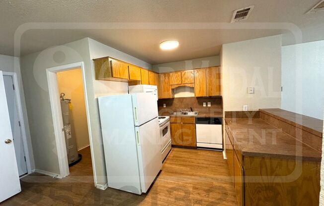 2 beds, 1.5 baths, 966 sqft, $850, Unit C