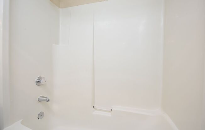 1 bed, 1 bath, 570 sqft, $1,675, Unit 1-109