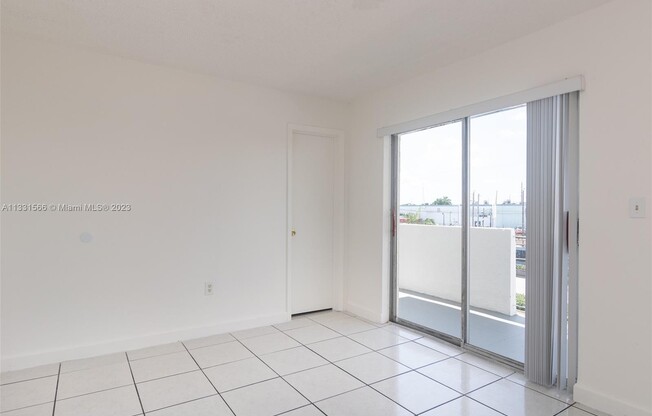 2725 W OKEECHOBEE RD