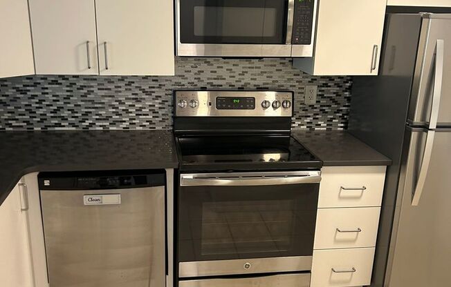 Beautiful 4 bedroom Condo For Rent!!!