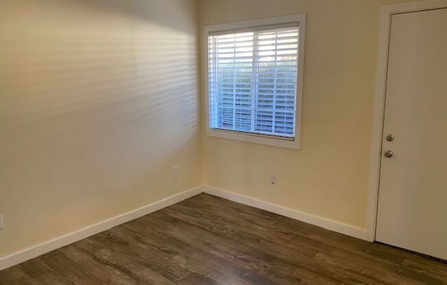 2 beds, 1 bath, 700 sqft, $2,295, Unit H1