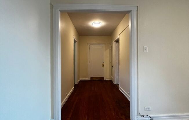 2 beds, 1 bath, 1,245 sqft, $1,950, Unit Old King Edward 68