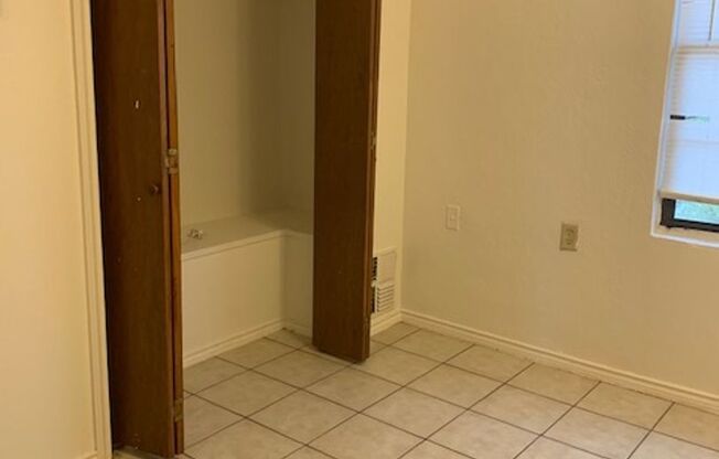 1 bed, 1 bath, 600 sqft, $795, Unit Ronbel Guerrero 37