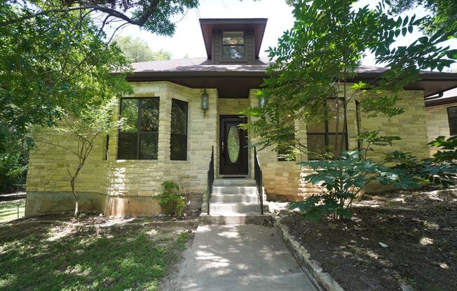 8 WOODHOLLOW TRL