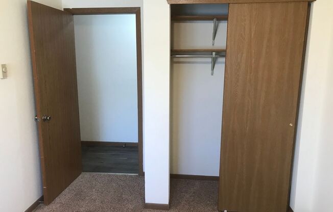 3 beds, 1 bath, 1,040 sqft, $1,695, Unit 3156-306