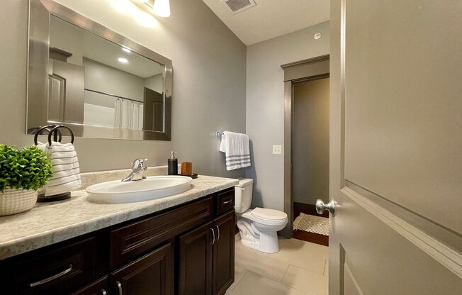 2 beds, 2 baths, 1,078 sqft, $1,595, Unit 1010 on the Lake - Two Bedrooms Lakeview Options